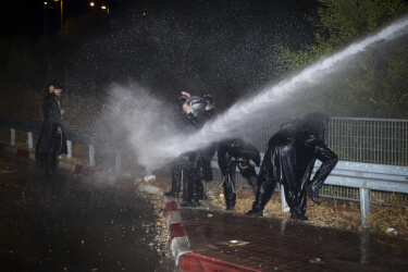 בן גביר למשטרה: להפסיק את השימוש בבואש בהפגנות החרדים | פרסום ראשון