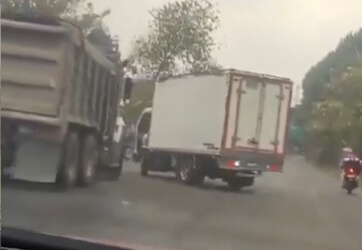 הסכנות בכבישים: נהגי המשאיות השתוללו על הכביש • צפו