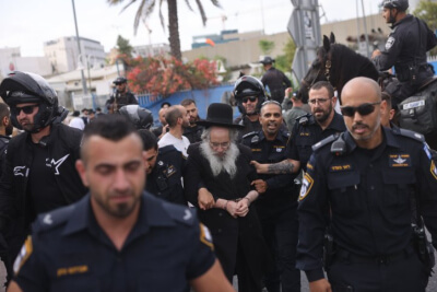אחד מרבני הישיבה נעצר, הרבנים הגיעו לתחנת המשטרה