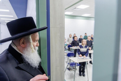 הרבי מבאבוב הופיע בפתח הכיתות בת"ת החדש של החסידות