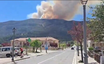 שריפה משתוללת ביער בספרד: 60 בני אדם פונו מבתיהם