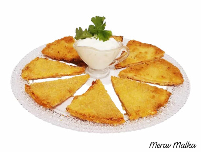 ארוחת צהריים חלבית לכל העמלים: טורטי פיצה בציפוי קריספי | מירב מלכה